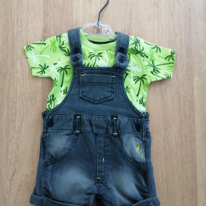 Salopette en jeans grise et son t-shirt pour bébé